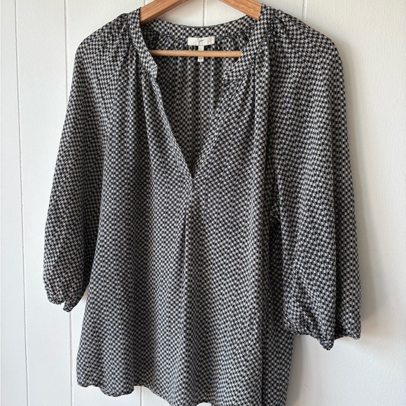 Joie Silk Black and White Pattern Blouse | Size Small - Picture 3 of 9